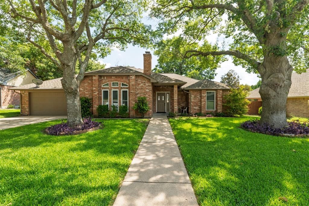 Property Photo:  10053 Regent Row Street  TX 76126 