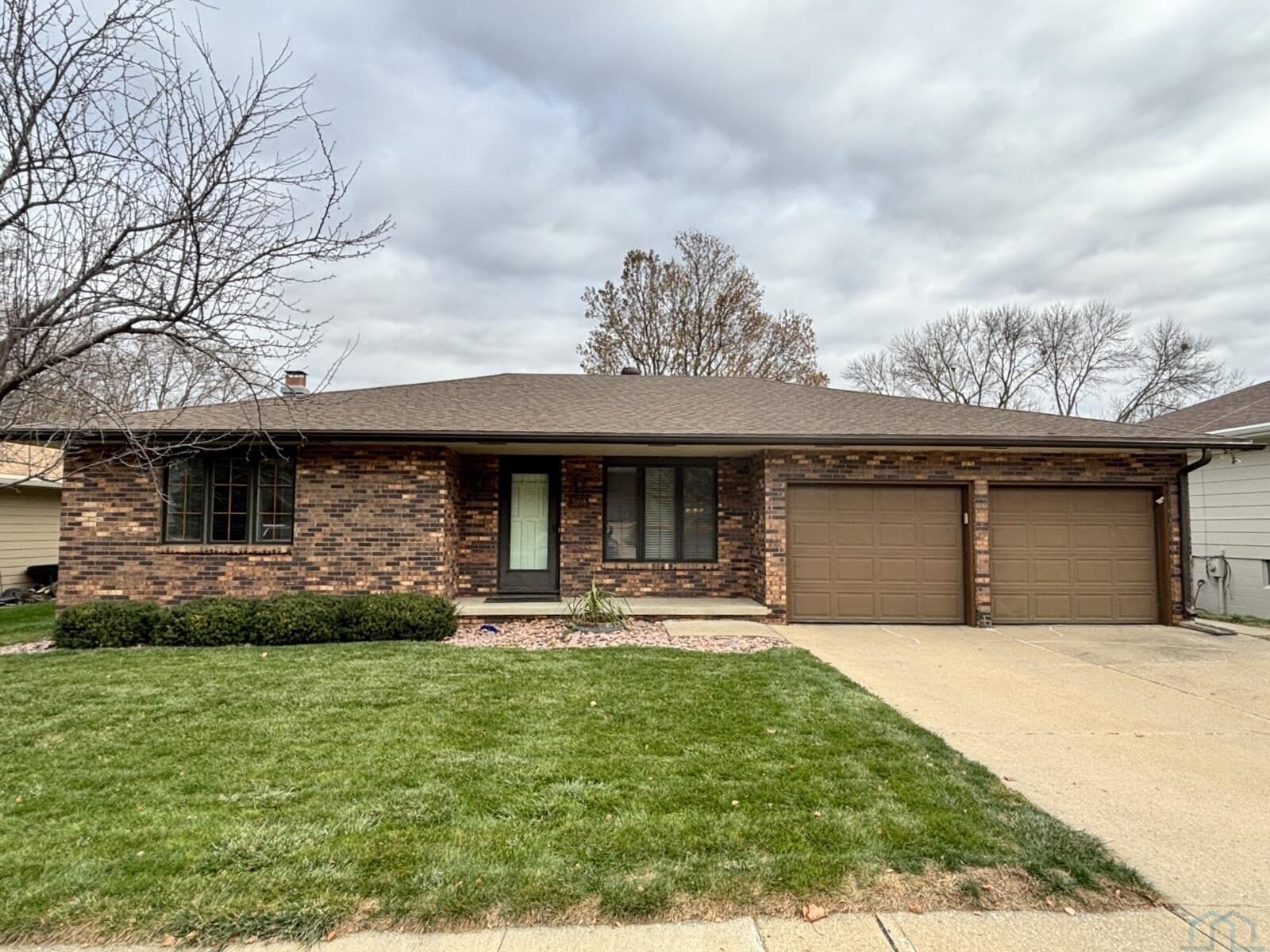 Property Photo:  3108 S Cedar St  IA 51106 