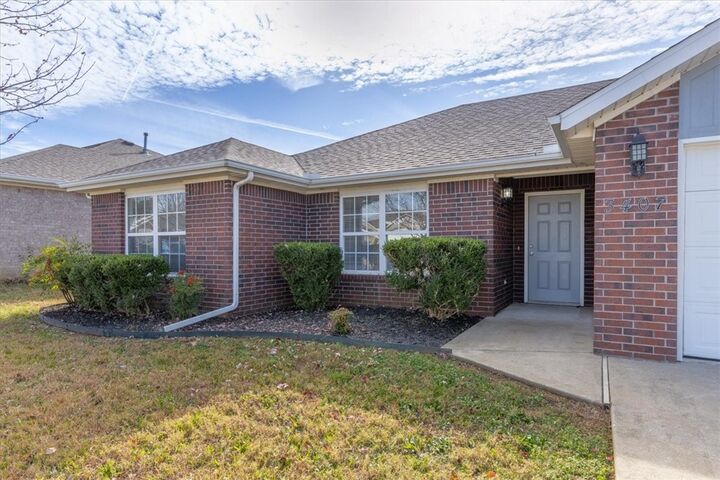 Property Photo:  3407 SW Carriageway Avenue  AR 72712 