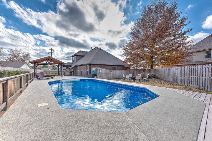 Property Photo: 4280 W Water Lilly Court AR 72704