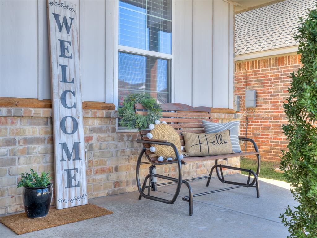 Property Photo:  10804 NW 28th Terrace  OK 73099 