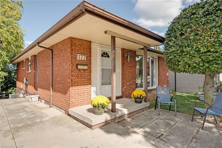 Photo de la propriété: 177 Lavina Crescent ON L9C 5S8