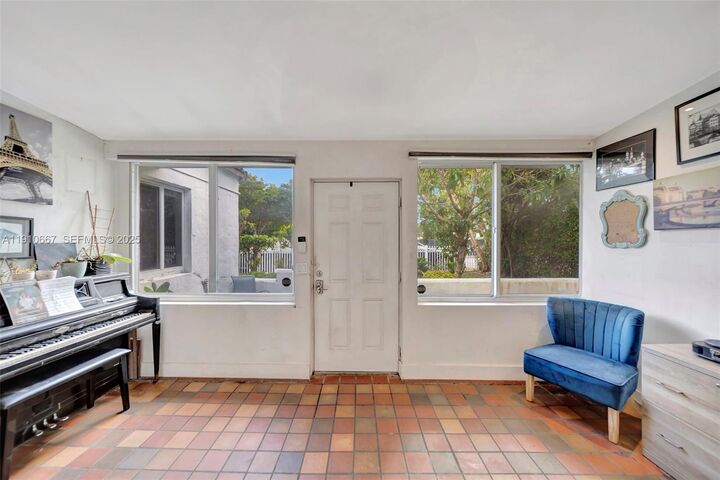 Property Photo:  619 NE 87th St  FL 33138 