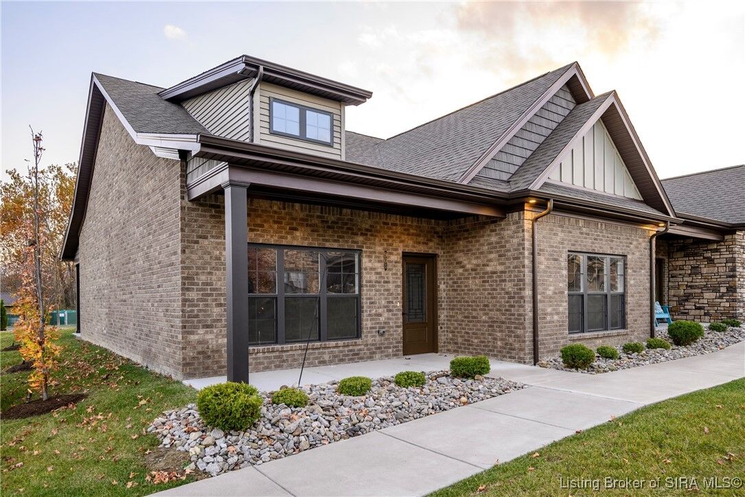 Property Photo:  901 Glenwood Gardens Drive  IN 47172 