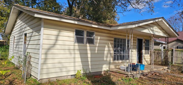 Property Photo:  309 W Chickasaw Avenue  OK 74955 
