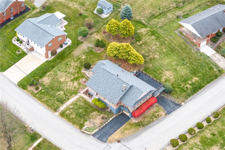 Property Photo: 125 Beechwood Dr PA 15063