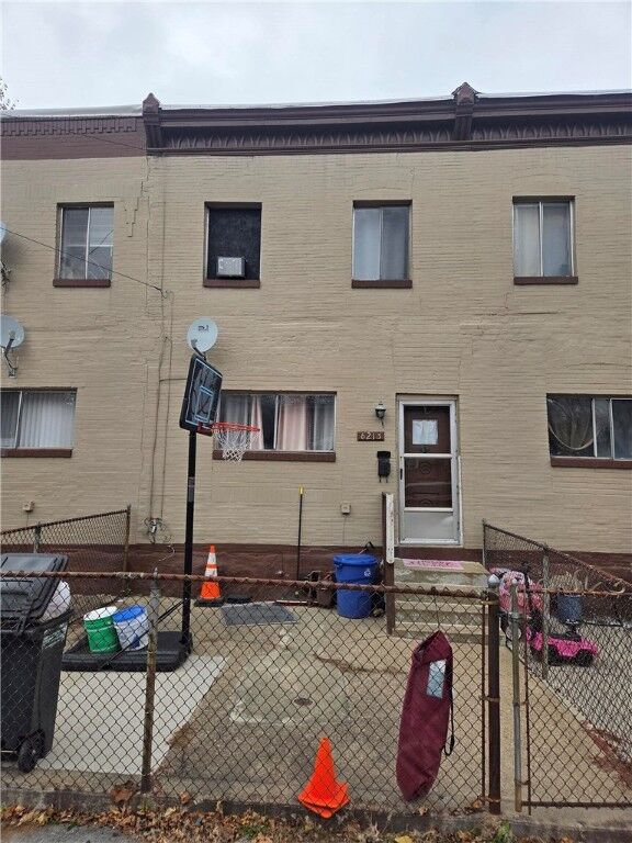 Property Photo: 6215 Huntress St PA 15206
