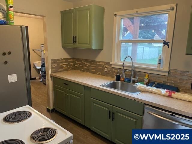 Property Photo: 2230 Jelden St NE OR 97301