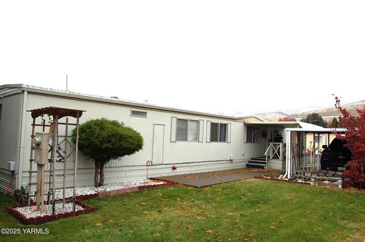 Property Photo: 2205 Butterfield Rd #14 WA 98901