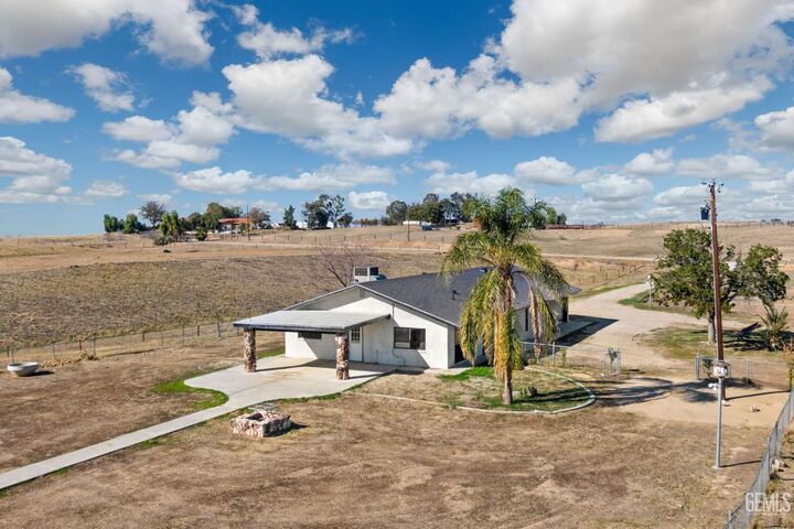 Property Photo:  15662 Highway 65  CA 93250 