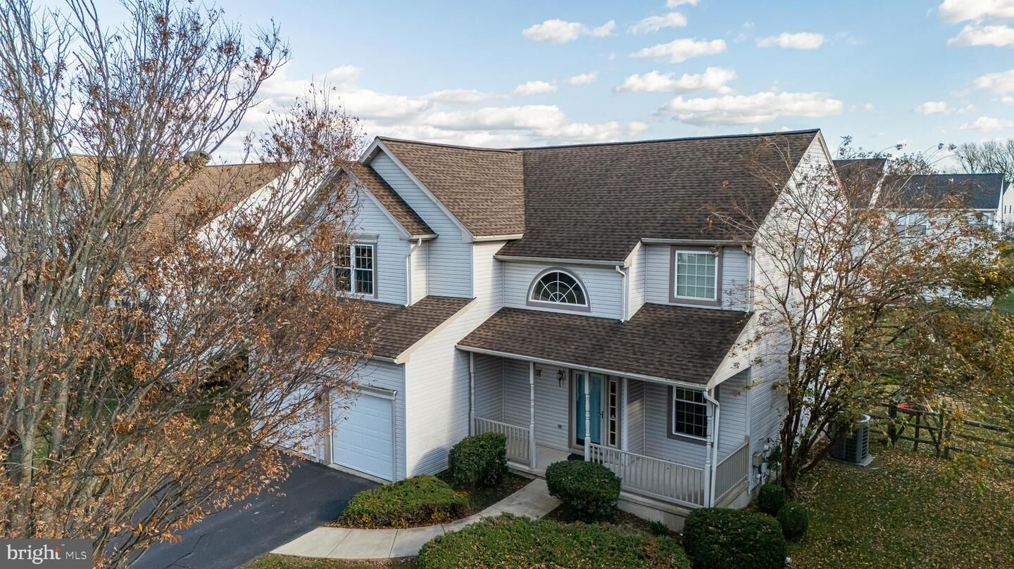 Property Photo:  10 N Lotus Circle N  DE 19701 