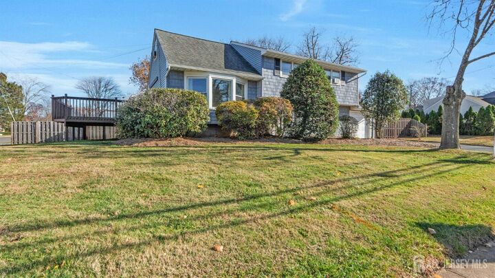 Property Photo:  52 Greenbrook Road  NJ 08846 