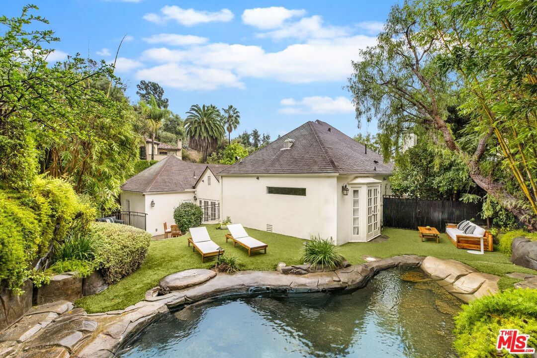 Property Photo:  1907 N Curson Ave  CA 90046 