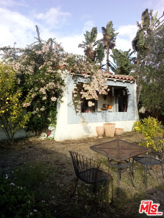 Property Photo: 41 W Warner St CA 93001
