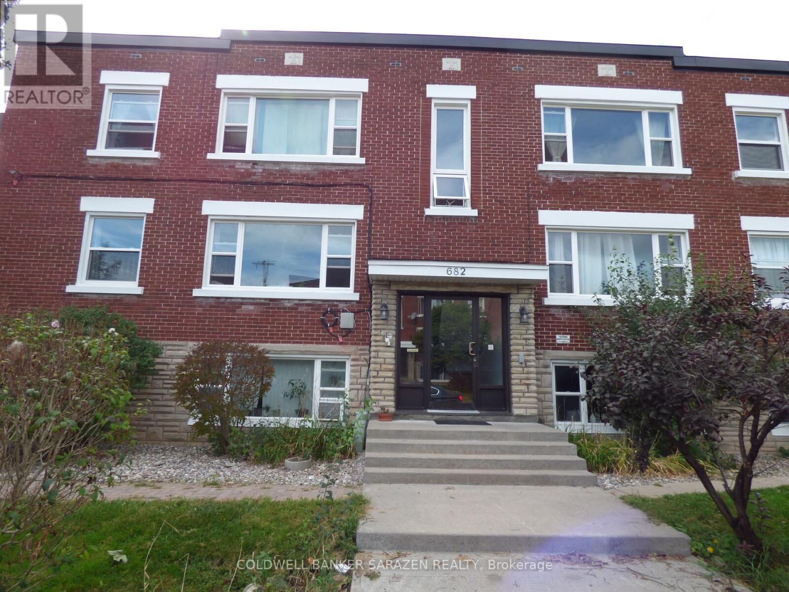 Property Photo: 682 Irene Crescent 3 ON K1Z 7J1