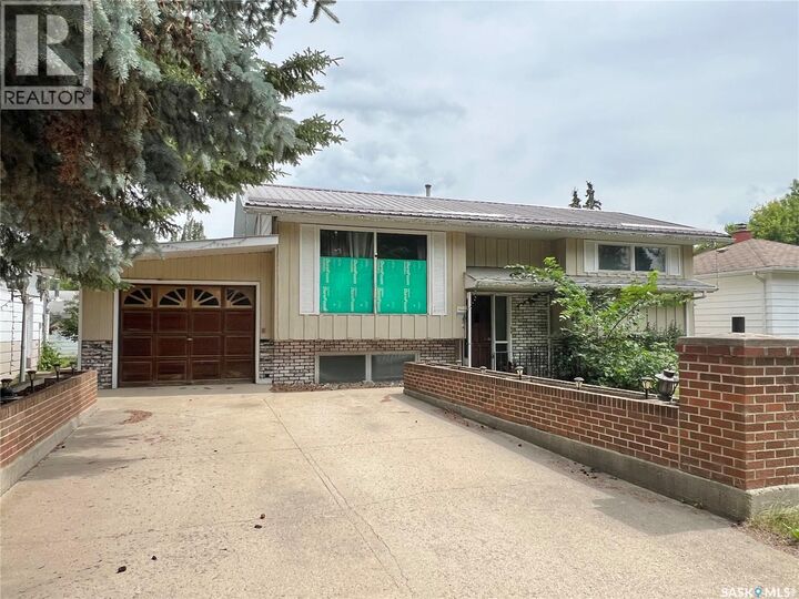 Property Photo: 228 Katherine Avenue N SK S0E 1H0