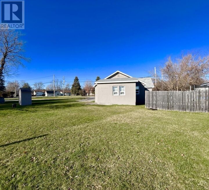 Property Photo: 1007 Sunset Drive ON P9A 2T5