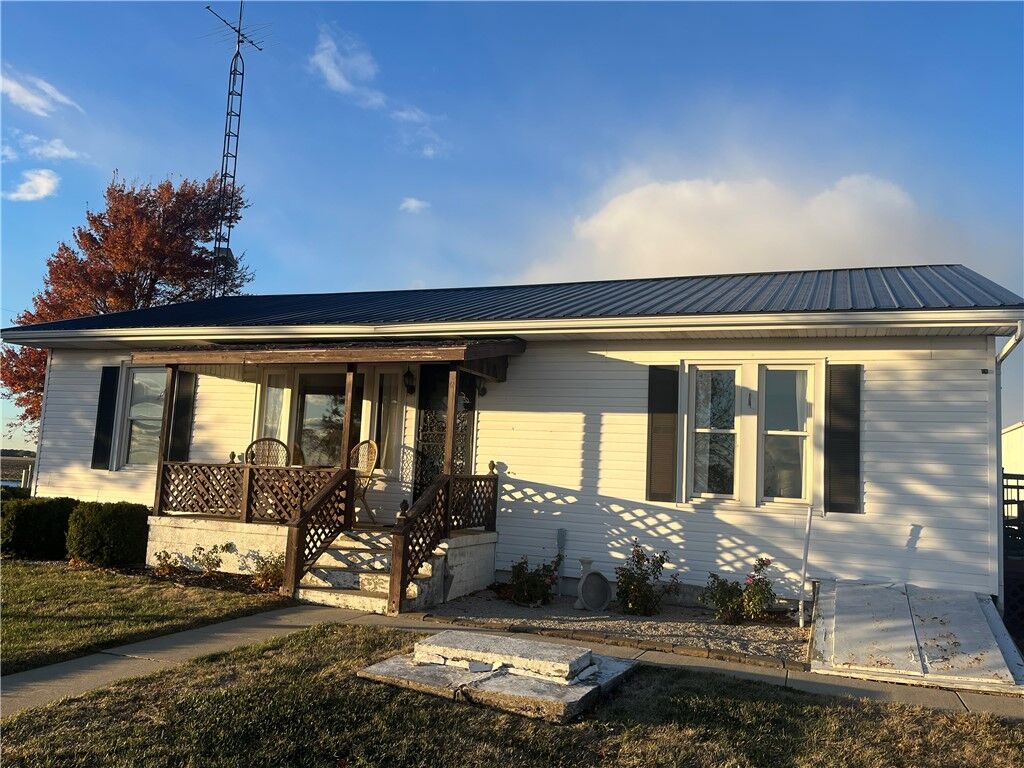Property Photo:  1011 Cr 1600E Road  IL 61951 