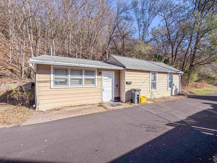 2554 Pinard Street  Dubuque IA 52001 photo