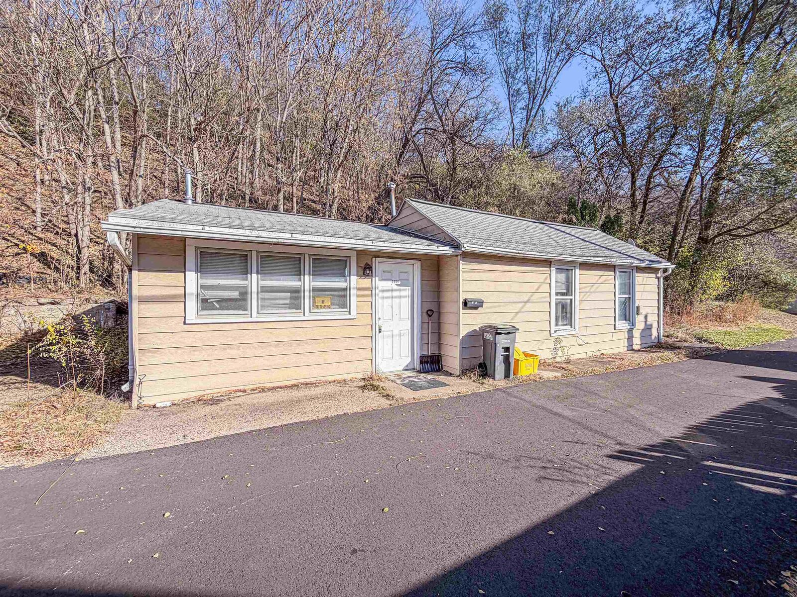 Property Photo: 2554 Pinard Street IA 52001