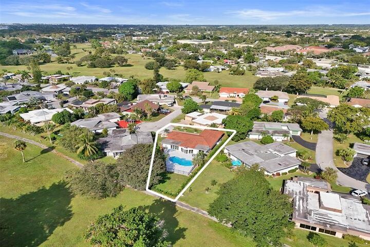 Property Photo:  5903 Breadfruit Cir  FL 33319 