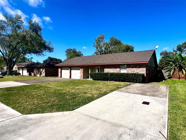 Property Photo: 304 S Yaupon Street TX 77566