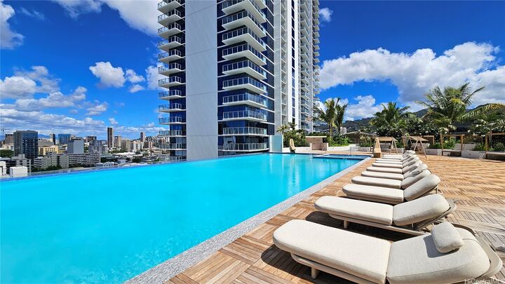 Property Photo: 1500 Rycroft Street 2407 HI 96814