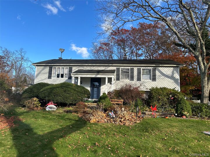 Property Photo:  27 Wedgewood Drive  NY 11727 