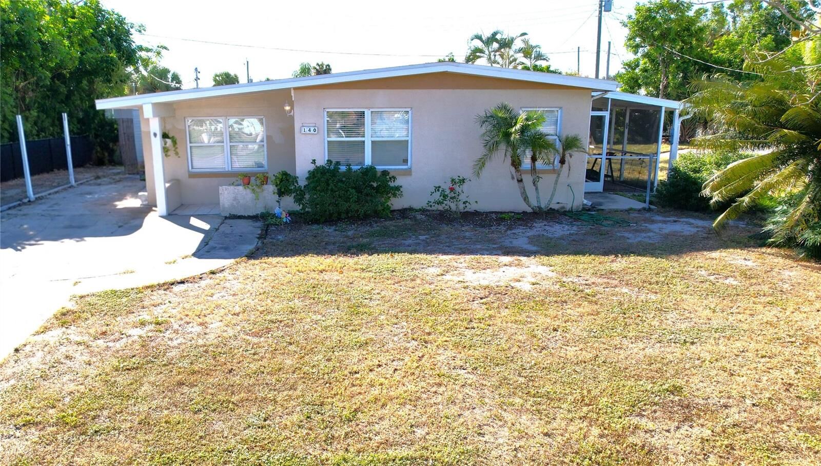 Property Photo: 140 Palmetto Circle NE FL 33952