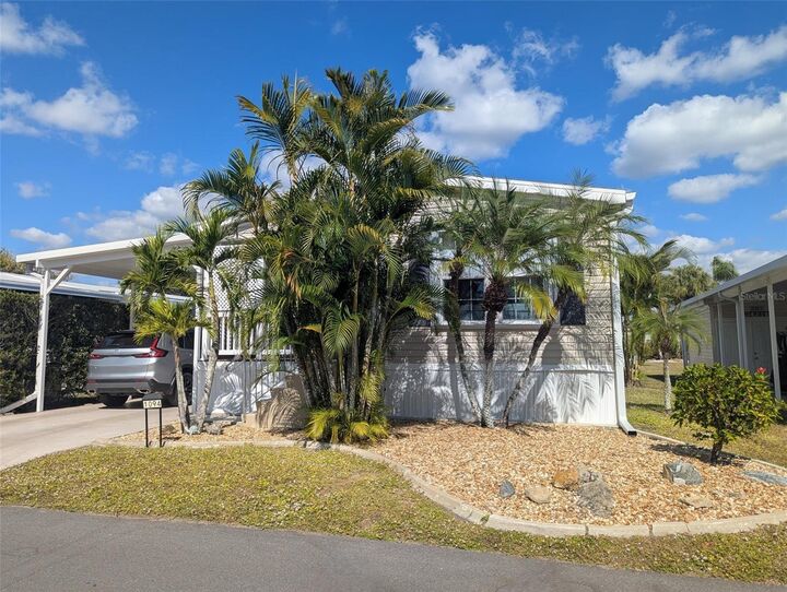 Property Photo:  2100 Kings Hwy 1094  FL 33980 