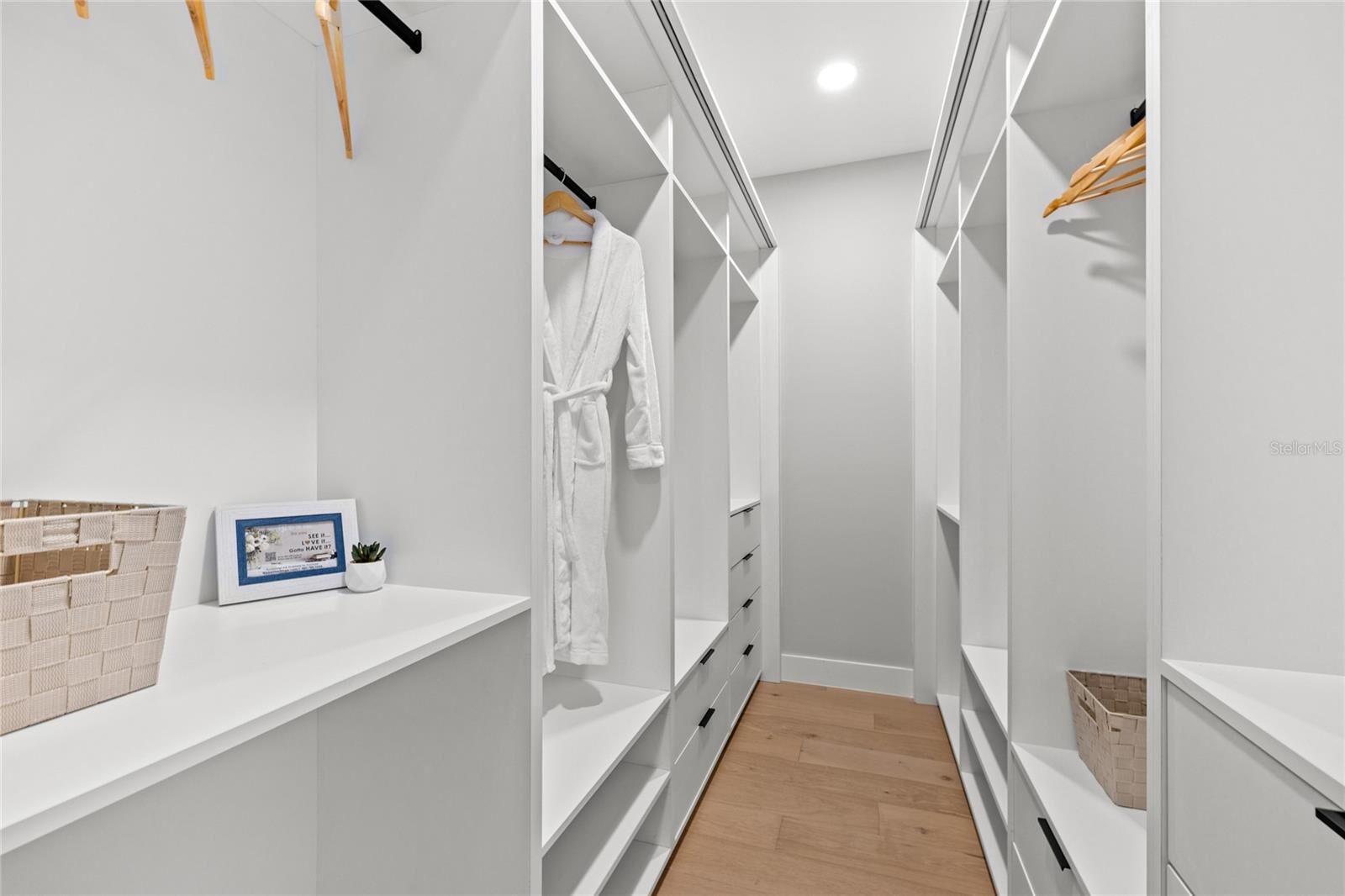 Property Photo:  902 Shady Lane Drive  FL 32804 