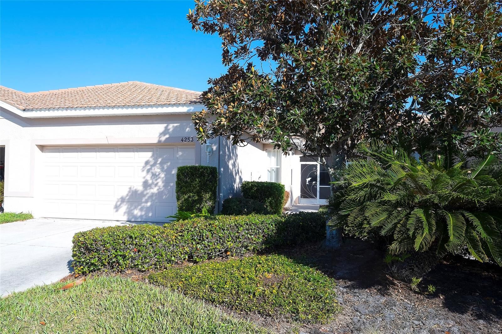 Property Photo:  4253 Cascade Falls Drive  FL 34243 