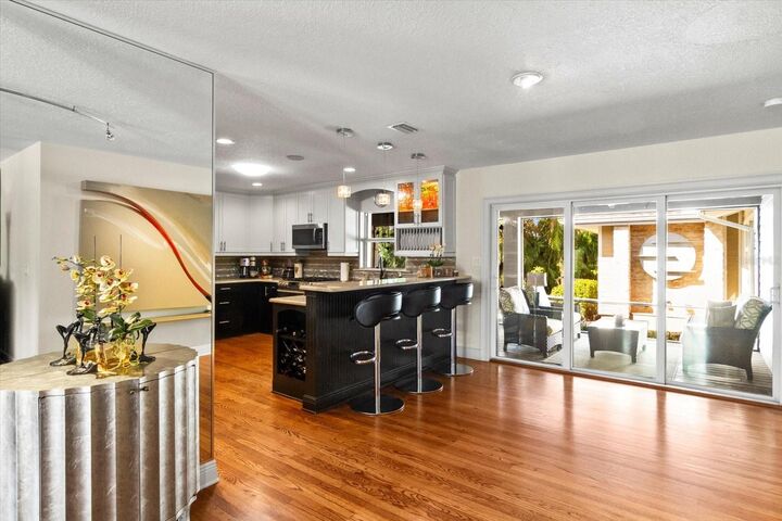 Property Photo: 1538 S Orange Avenue FL 34239