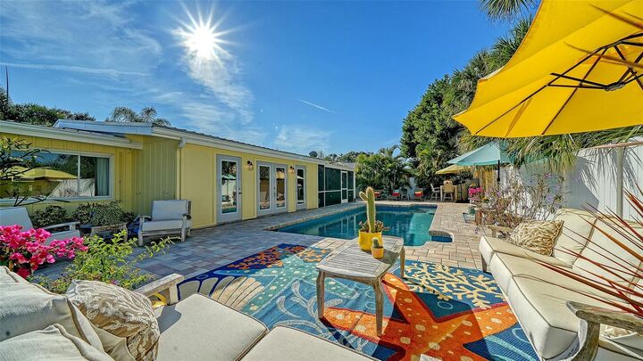 Property Photo: 2525 Hibiscus Street FL 34239