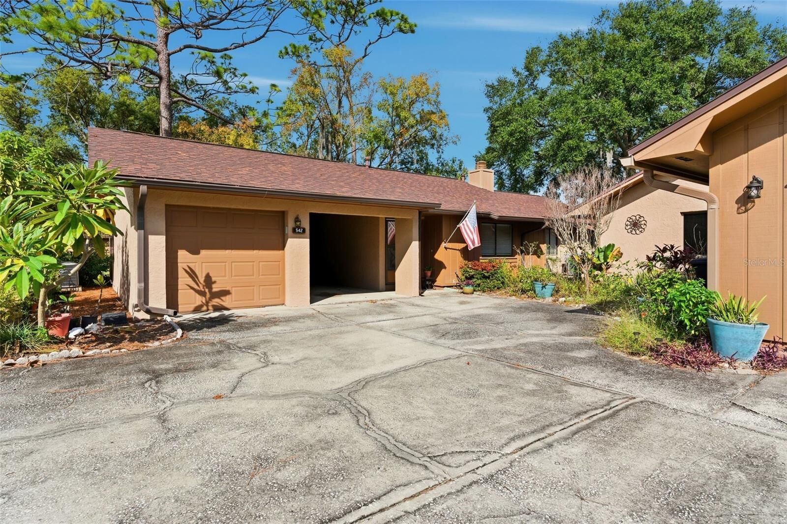 Property Photo:  542 Woodfire Way  FL 32707 