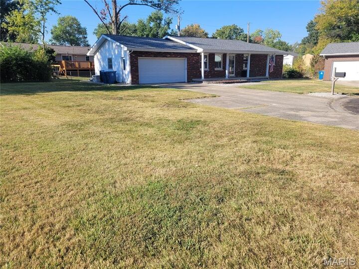 Property Photo: 20 Pin Oak Drive IL 62249