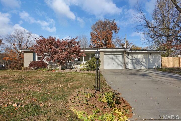128 Tom Sawyer Drive  St Charles MO 63303 photo