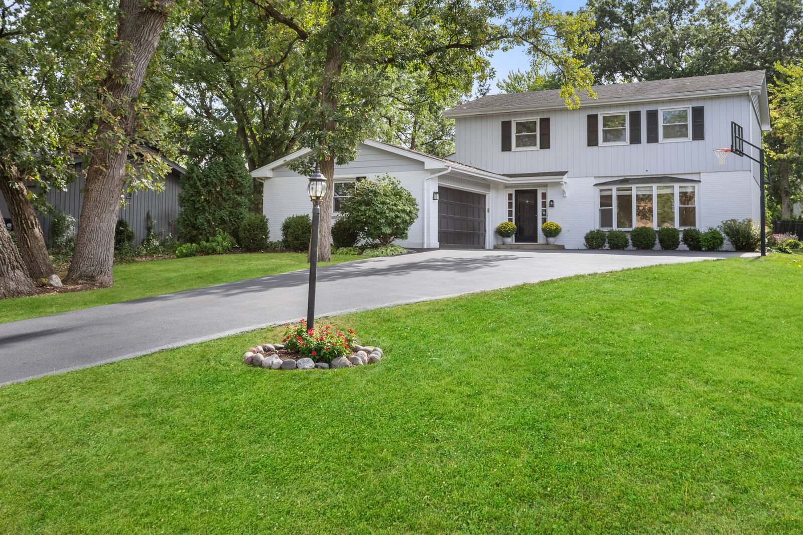 Property Photo: 721 Concord Lane IL 60010