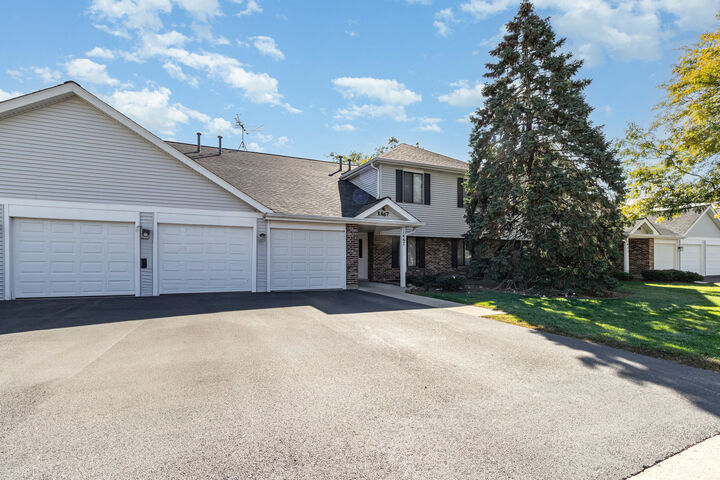Property Photo: 1467 Fairlane Drive 1B IL 60193