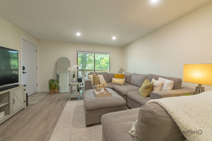 Property Photo:  6612 W 64th Place 2W  IL 60638 