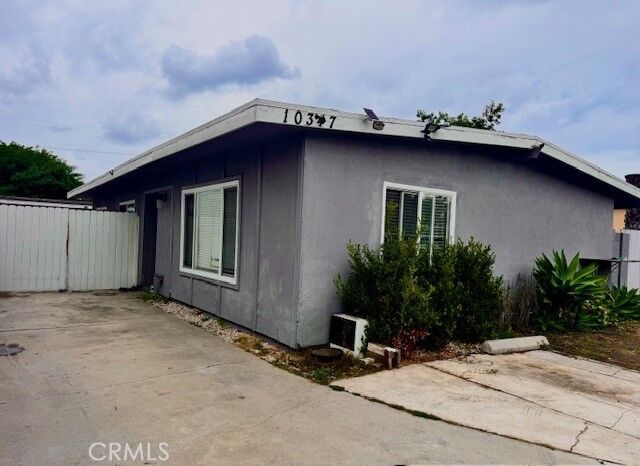 Property Photo: 10347 Kalmia Street CA 90002