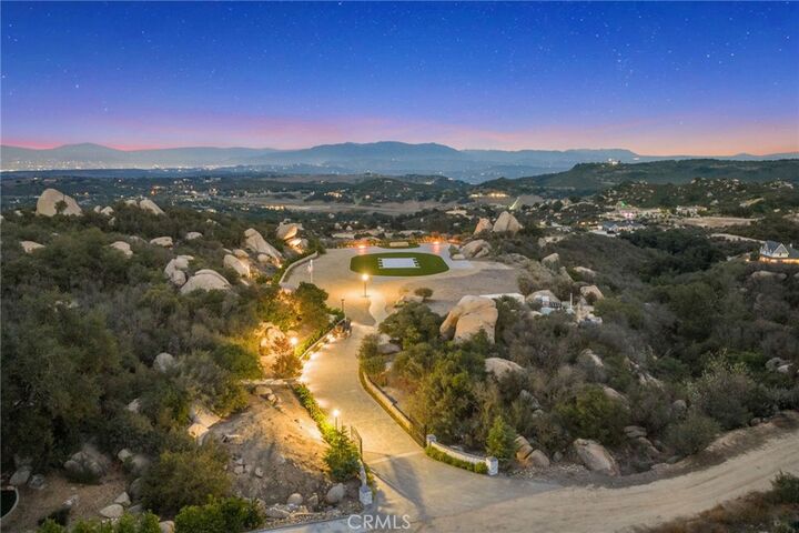 Property Photo:  41612 Avenida De Encanto  CA 92562 