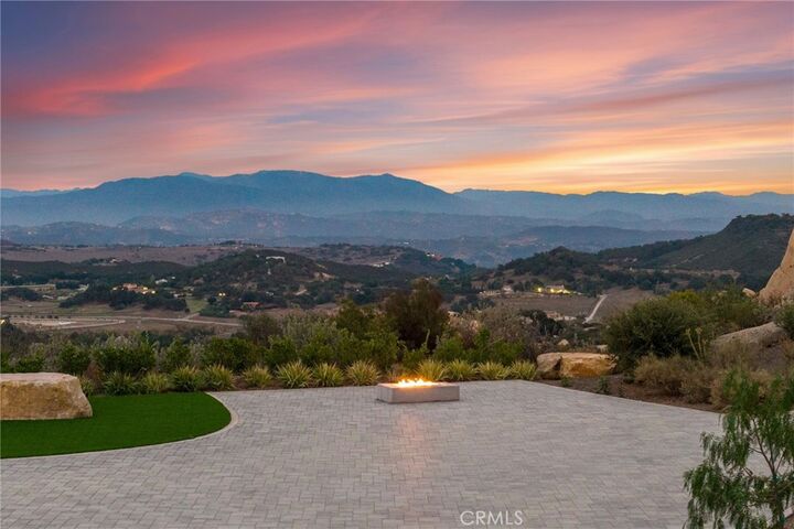 Property Photo:  41612 Avenida De Encanto  CA 92562 