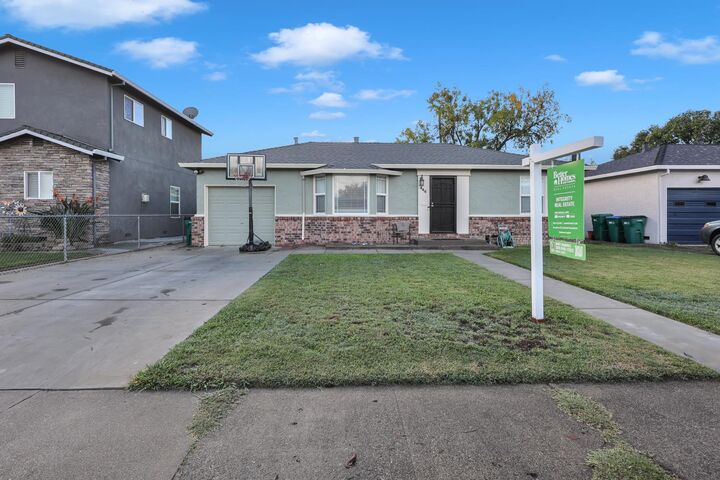 Property Photo:  444 E Downs Street  CA 95204 