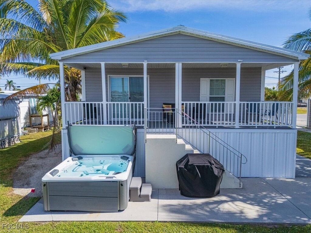 Property Photo: 2801 York Road FL 33956