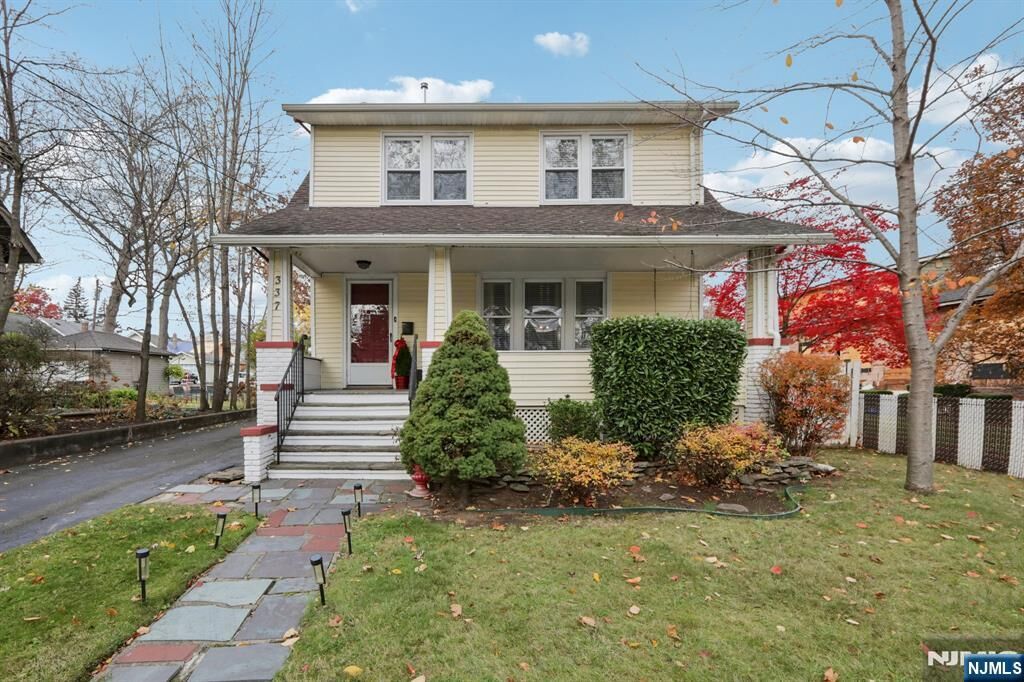 Property Photo:  337 Diamond Bridge Avenue  NJ 07506 