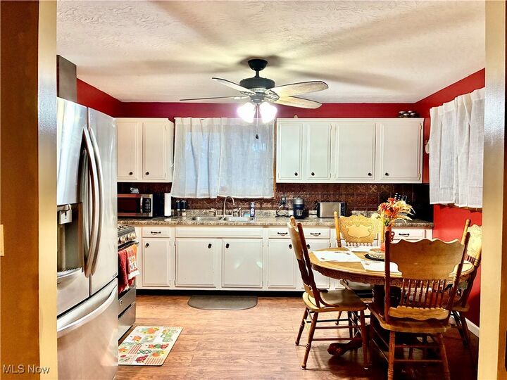 Property Photo:  275 Walnut  OH 44490 