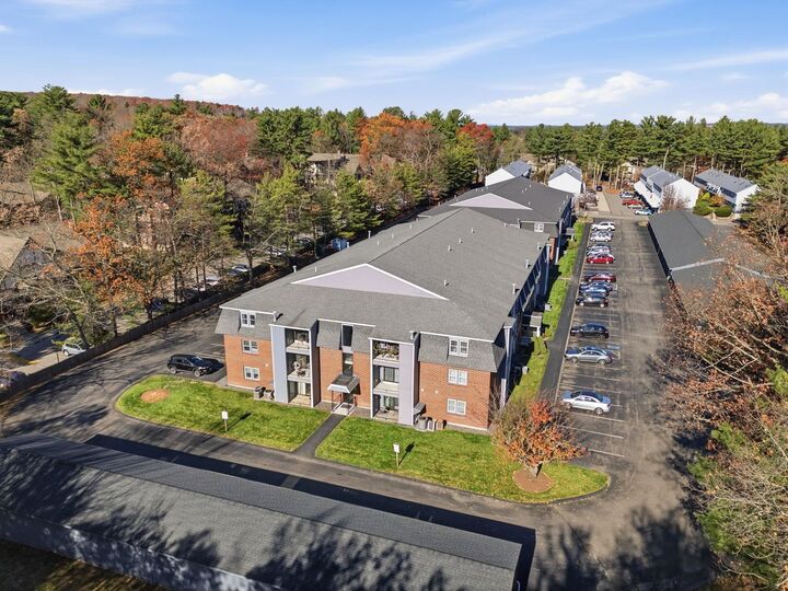 Property Photo:  92 Bluestone Drive  NH 03060 