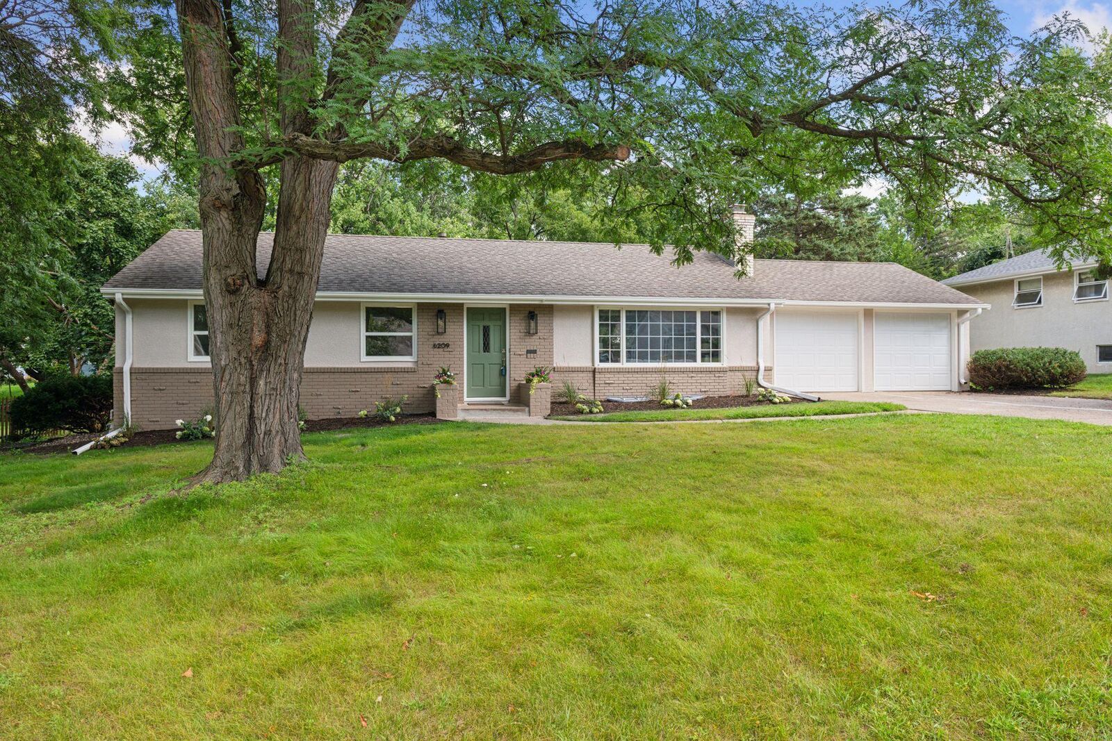 Property Photo:  6209 Halifax Avenue S  MN 55424 