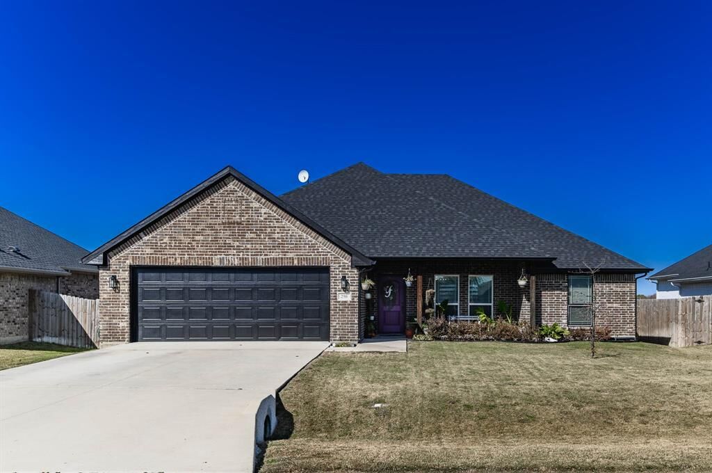 Property Photo: 250 Poinsetta Drive TX 75152